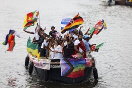 Weersvoorspellingen kunnen pret niet drukken op Pride Amsterdam (fotoalbum)