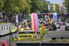 Weersvoorspellingen kunnen pret niet drukken op Pride Amsterdam (fotoalbum)