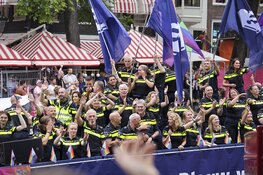 Weersvoorspellingen kunnen pret niet drukken op Pride Amsterdam (fotoalbum)