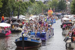 Weersvoorspellingen kunnen pret niet drukken op Pride Amsterdam (fotoalbum)