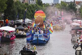 Weersvoorspellingen kunnen pret niet drukken op Pride Amsterdam (fotoalbum)
