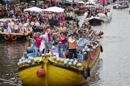 Weersvoorspellingen kunnen pret niet drukken op Pride Amsterdam (fotoalbum)