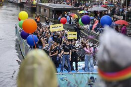 Weersvoorspellingen kunnen pret niet drukken op Pride Amsterdam (fotoalbum)