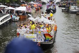 Weersvoorspellingen kunnen pret niet drukken op Pride Amsterdam (fotoalbum)