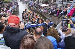 Weersvoorspellingen kunnen pret niet drukken op Pride Amsterdam (fotoalbum)