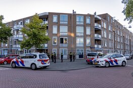 Verwarde man houdt hulpdiensten bezig na steekpartij Alfred Doblinstraat