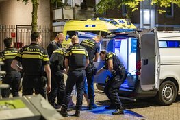 Verwarde man houdt hulpdiensten bezig na steekpartij Alfred Doblinstraat