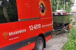 Hulpdiensten zoeken op de Nieuwe Meer in Amsterdam tevergeefs naar mogelijke drenkeling