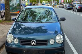Fietser vlucht na botsing met auto