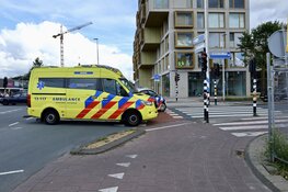 Fietser vlucht na botsing met auto