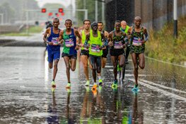 Olympiërs aan de start van Dam tot Damloop