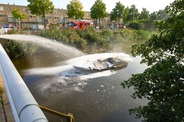 Motorboot in brand in Amsterdam