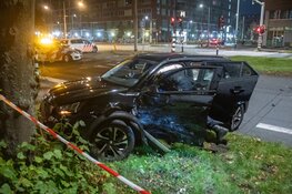 Gewonde bij flinke botsing op Jan van Galenstraat
