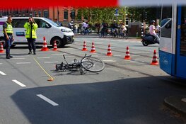 Fietser aangereden door tram aan Roelof Hartstraat