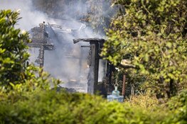 Tuinhuisje in vlammen opgegaan bij natuur tuinpark Amstelglorie