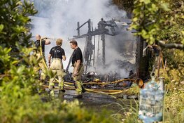Tuinhuisje in vlammen opgegaan bij natuur tuinpark Amstelglorie