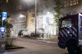 Flinke autobrand in West, twee voertuigen verwoest