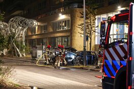 Flinke autobrand in West, twee voertuigen verwoest