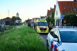 Persoon te water geraakt langs Durgerdammerdijk