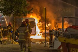 Vijf voertuigen in brand aan Poortland in Amsterdam
