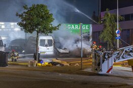 Vijf voertuigen in brand aan Poortland in Amsterdam