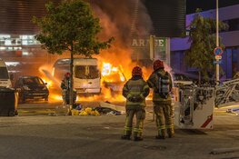 Vijf voertuigen in brand aan Poortland in Amsterdam