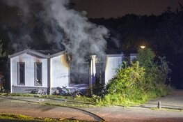 Brandweerman gewond tijdens blussen stacaravan