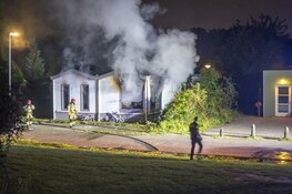 Brandweerman gewond tijdens blussen stacaravan