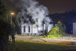 Brandweerman gewond tijdens blussen stacaravan