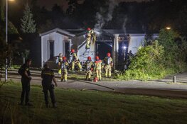 Brandweerman gewond tijdens blussen stacaravan