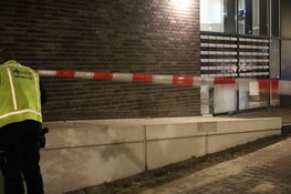 Explosie voor portiekdeur in Amsterdam-Zeeburg