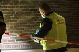 Explosie voor portiekdeur in Amsterdam-Zeeburg