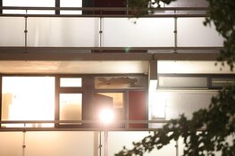 Explosie op galerij in flat in Amsterdam-Zuidoost