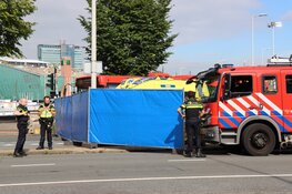 Fietser overleden door botsing met lijnbus