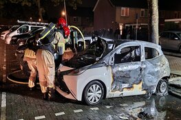 Brand verwoest twee voertuigen in Zaandam