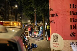 Reanimatie na val in water bij het Rokin in Amsterdam