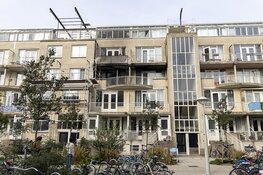 Twee gewonden bij brand op balkon bij bouwwerkzaamheden in Amsterdam
