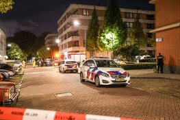 Voordeur en portiek beschadigd bij explosie in Amsterdam-Osdorp
