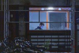 Schade na explosie in portiek Derkinderenstraat