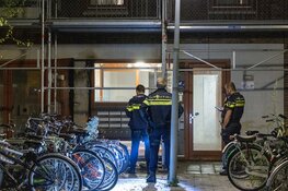 Schade na explosie in portiek Derkinderenstraat