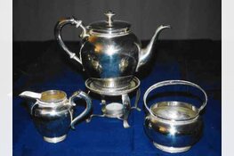 Ouder echtpaar slachtoffer van babbeltruc; herkent u deze spullen?