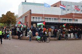 Demonstratie tegen hijsen Israëlische vlag in Amsterdam