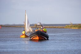 Boot met kinderen omgeslagen vlakbij Eiland Pampus