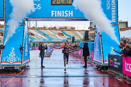 Joshua Belet en Meseret Belete winnen TCS Amsterdam Marathon. Anne Luijten loopt Olympische limiet