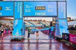 Joshua Belet en Meseret Belete winnen TCS Amsterdam Marathon. Anne Luijten loopt Olympische limiet