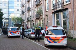 Vrouw gestoken door man in woning Amsterdam