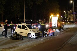 Scooterrijder gewond na aanrijding op Mauritskade