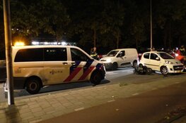 Scooterrijder gewond na aanrijding op Mauritskade