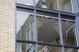 Veel schade bij explosie in portiek aan de Tjalk in Diemen