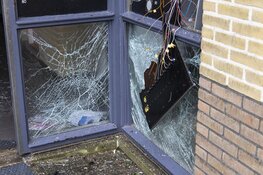 Veel schade bij explosie in portiek aan de Tjalk in Diemen